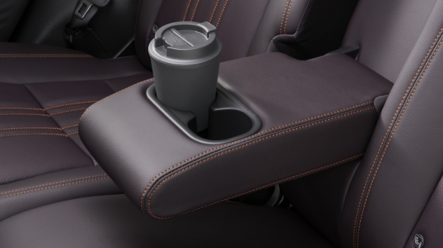 Rear center armrest (with drink holder)