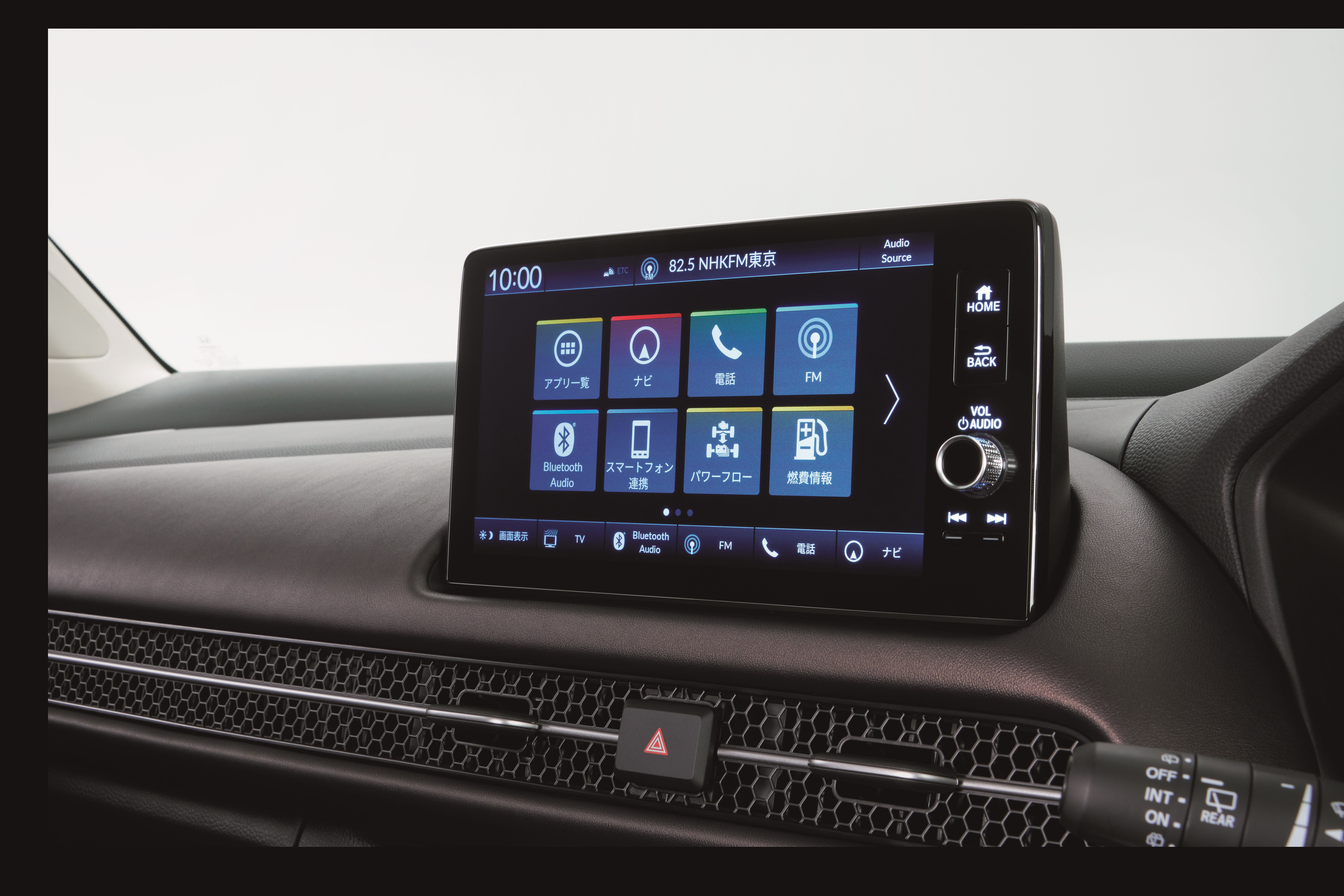 9-inch touch screen display with Apple CarPlay connectivity function
